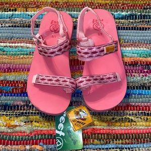 REEF velcro sandal